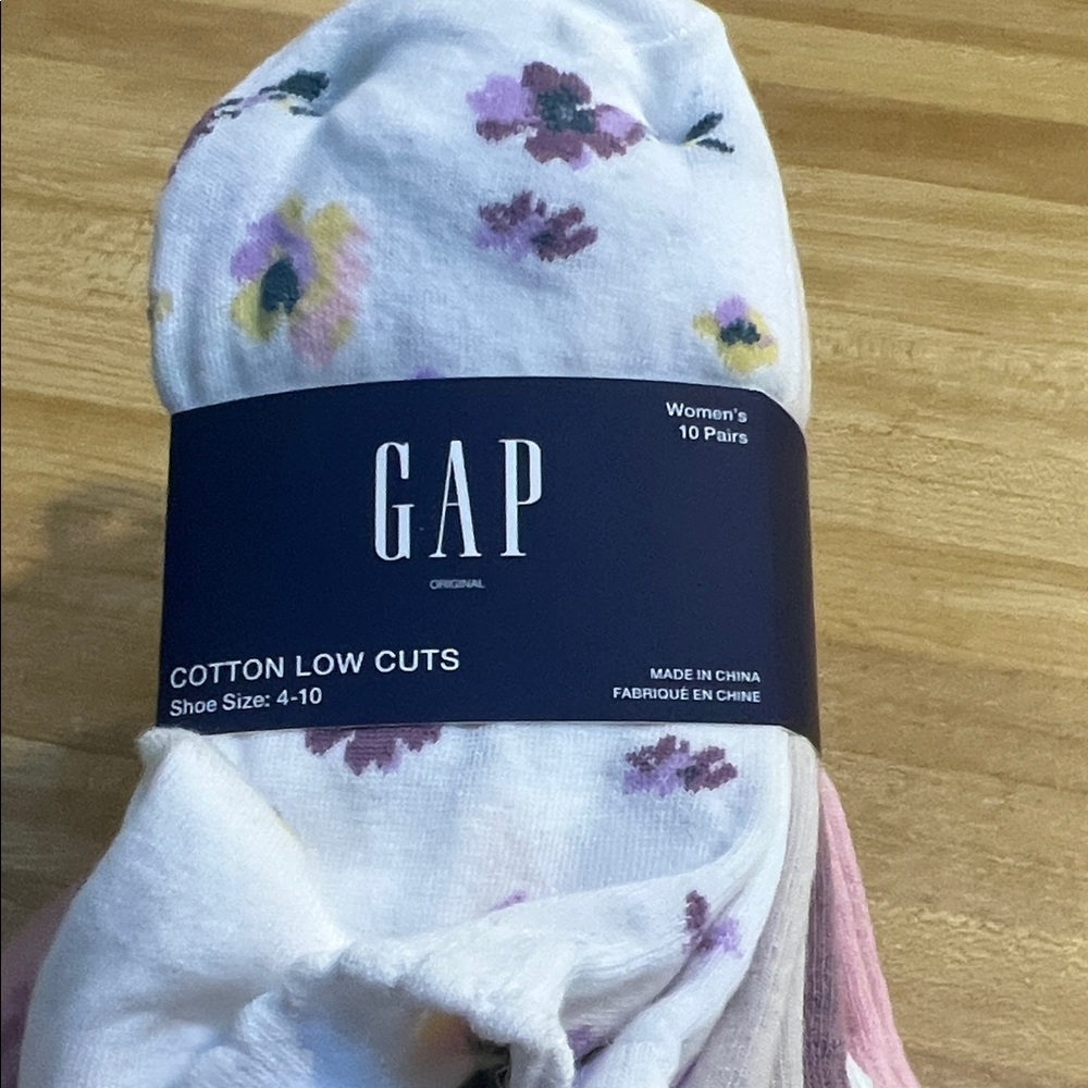 #1169+ GAP Women's Floral and Solid Socks - White, Pink, Purple - Picture 4 of 10